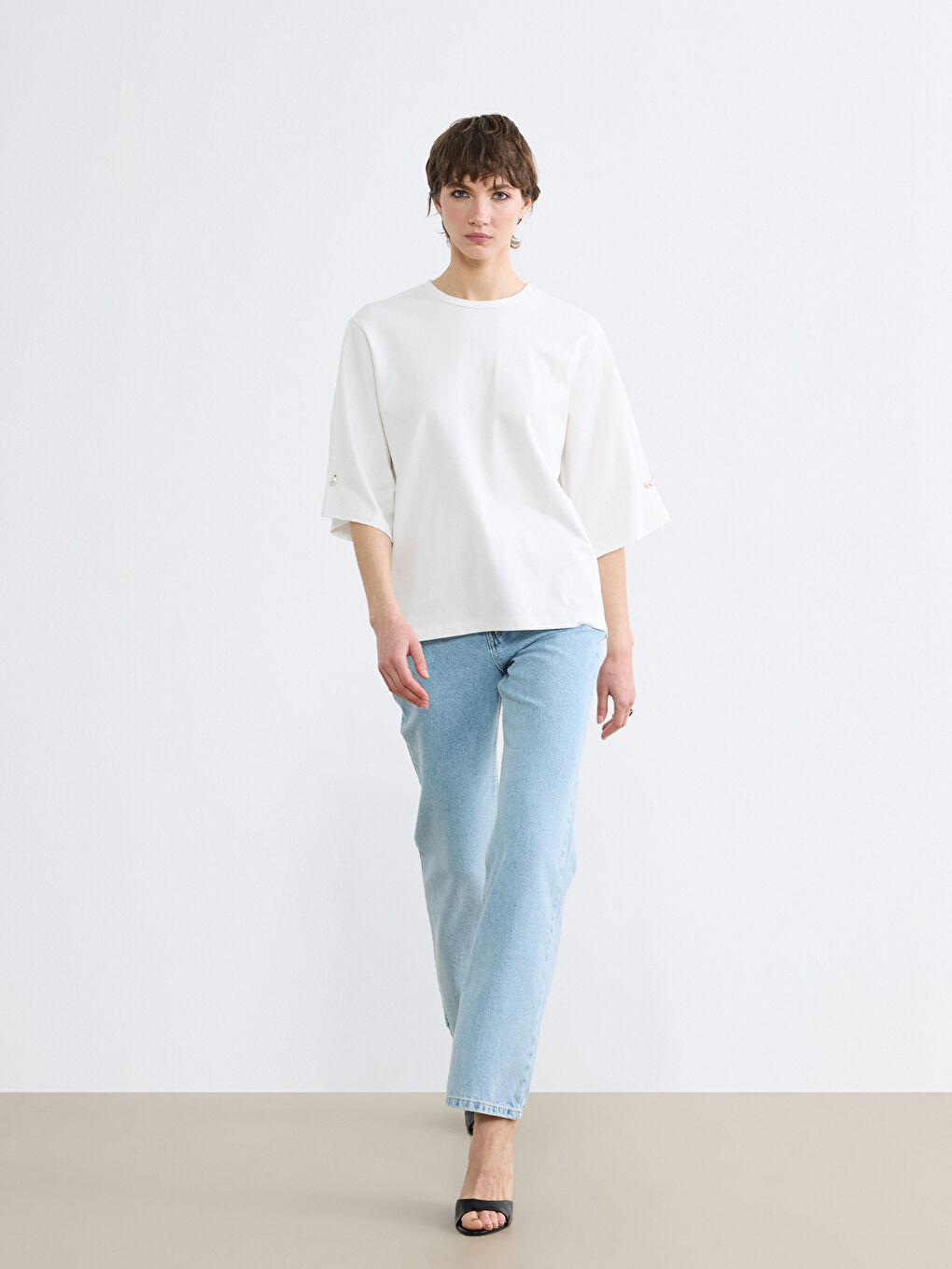 Ekru Bisiklet Yaka İnci Detaylı Bluz-1