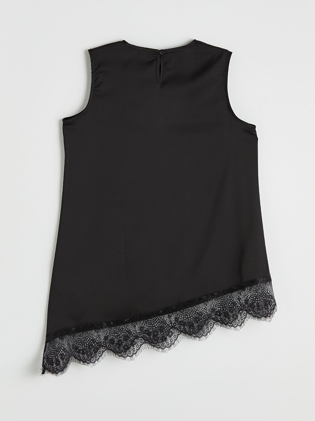 Siyah Bisiklet Yaka Dantel Detaylı Bluz-1