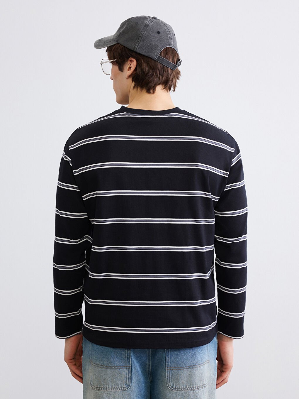 تي شيرت رجالي مخطط بأكمام طويلة وياقة دائرية-3