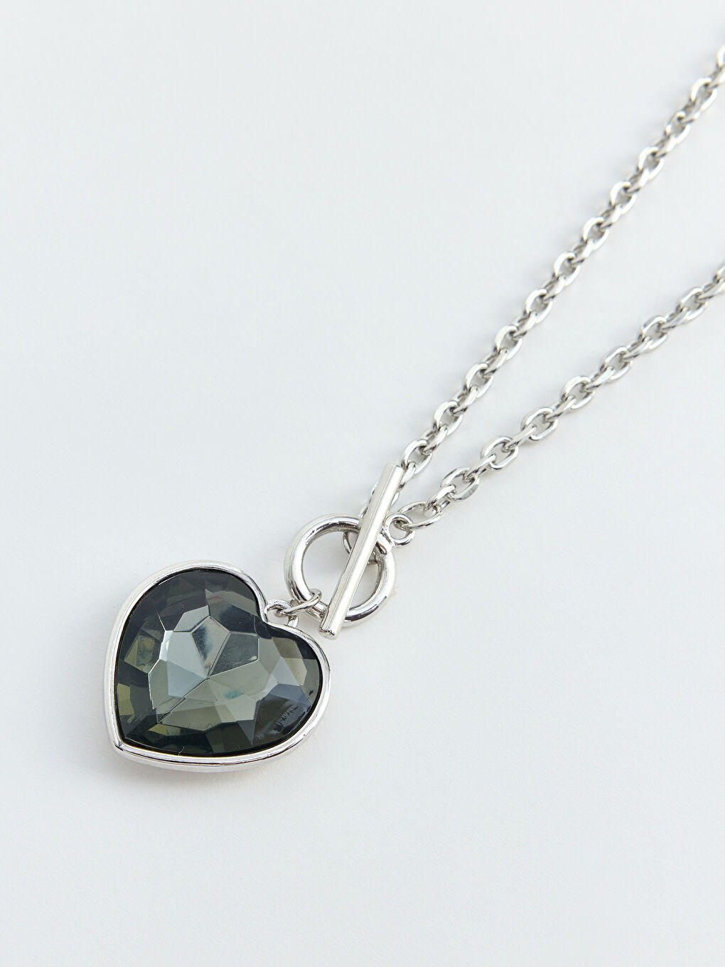 Gri Kalp Figürlü Kadın Zincir Kolye