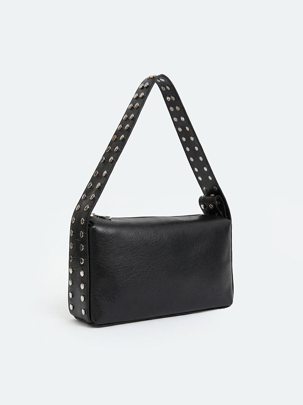 Siyah Deri Görünümlü Zımba Detaylı Kadın Omuz Çantası-1