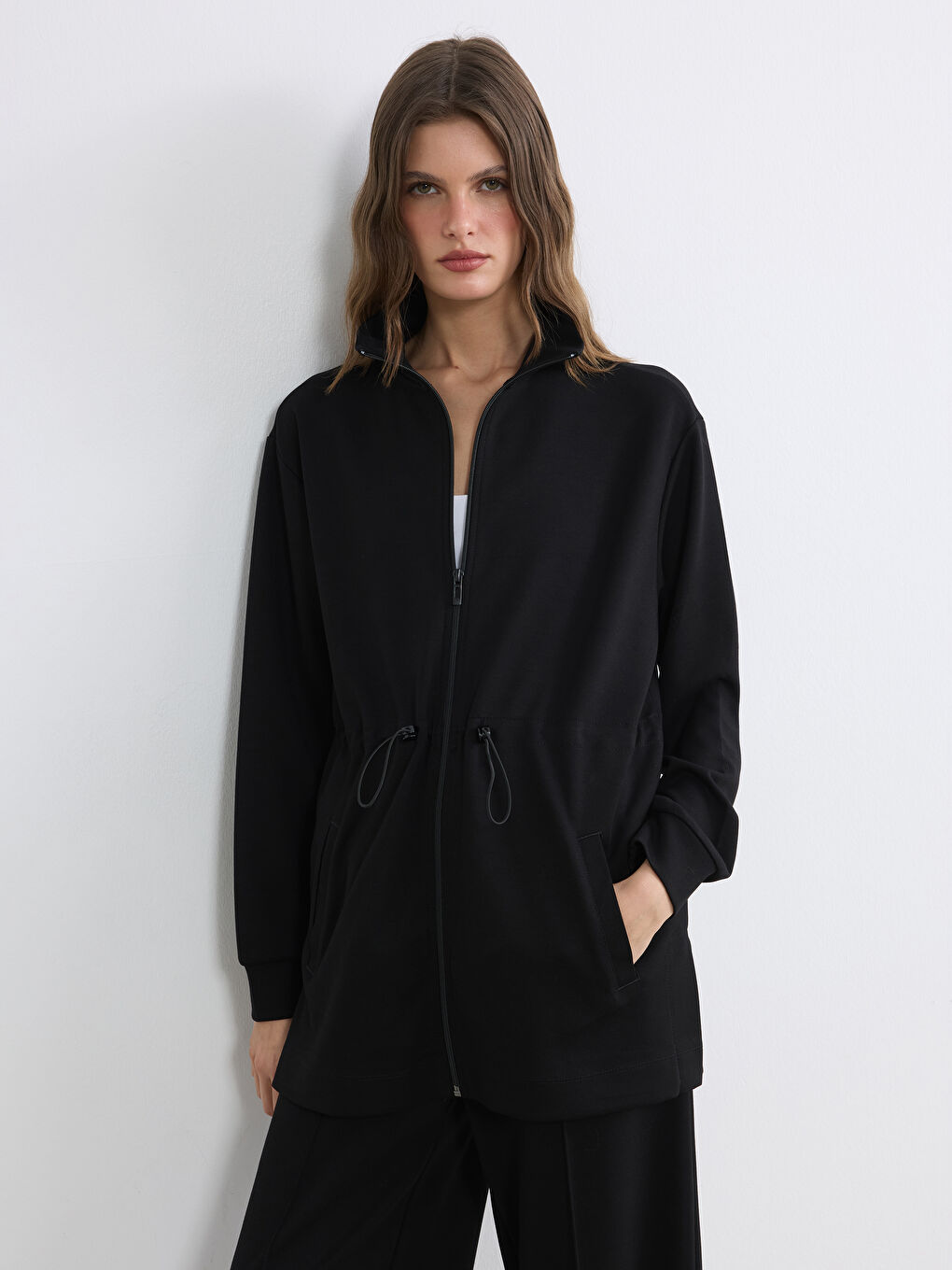 Siyah Dik Yaka Büzgülü Kadın Fermuarlı Sweatshirt	-1