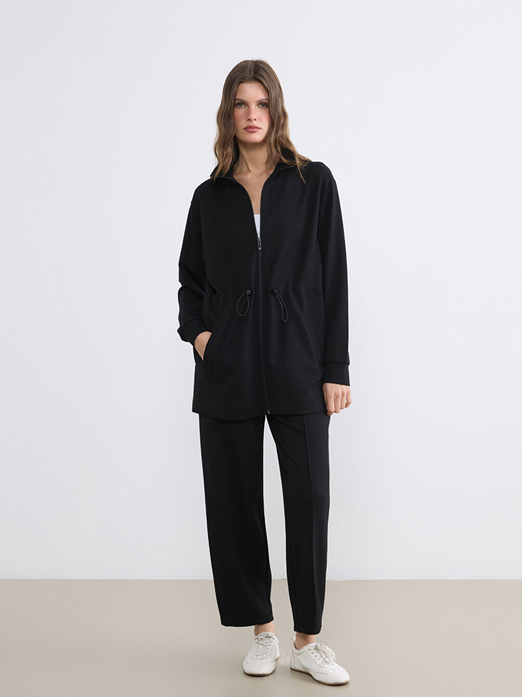 Siyah Dik Yaka Büzgülü Kadın Fermuarlı Sweatshirt	-2