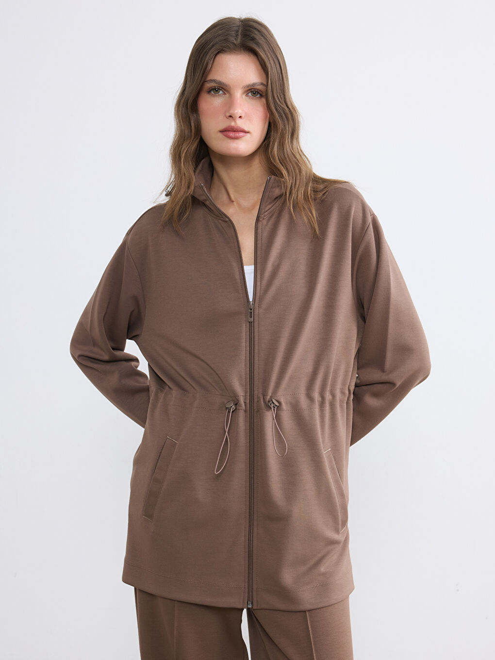 Kahverengi Dik Yaka Büzgülü Kadın Fermuarlı Sweatshirt	