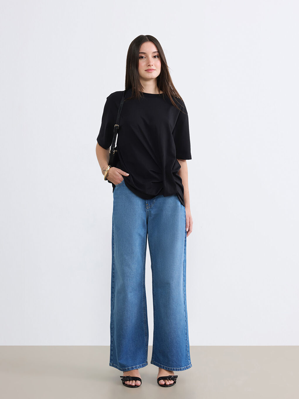 Siyah Petite Bisiklet Yaka Büzgü Detaylı Bluz-2