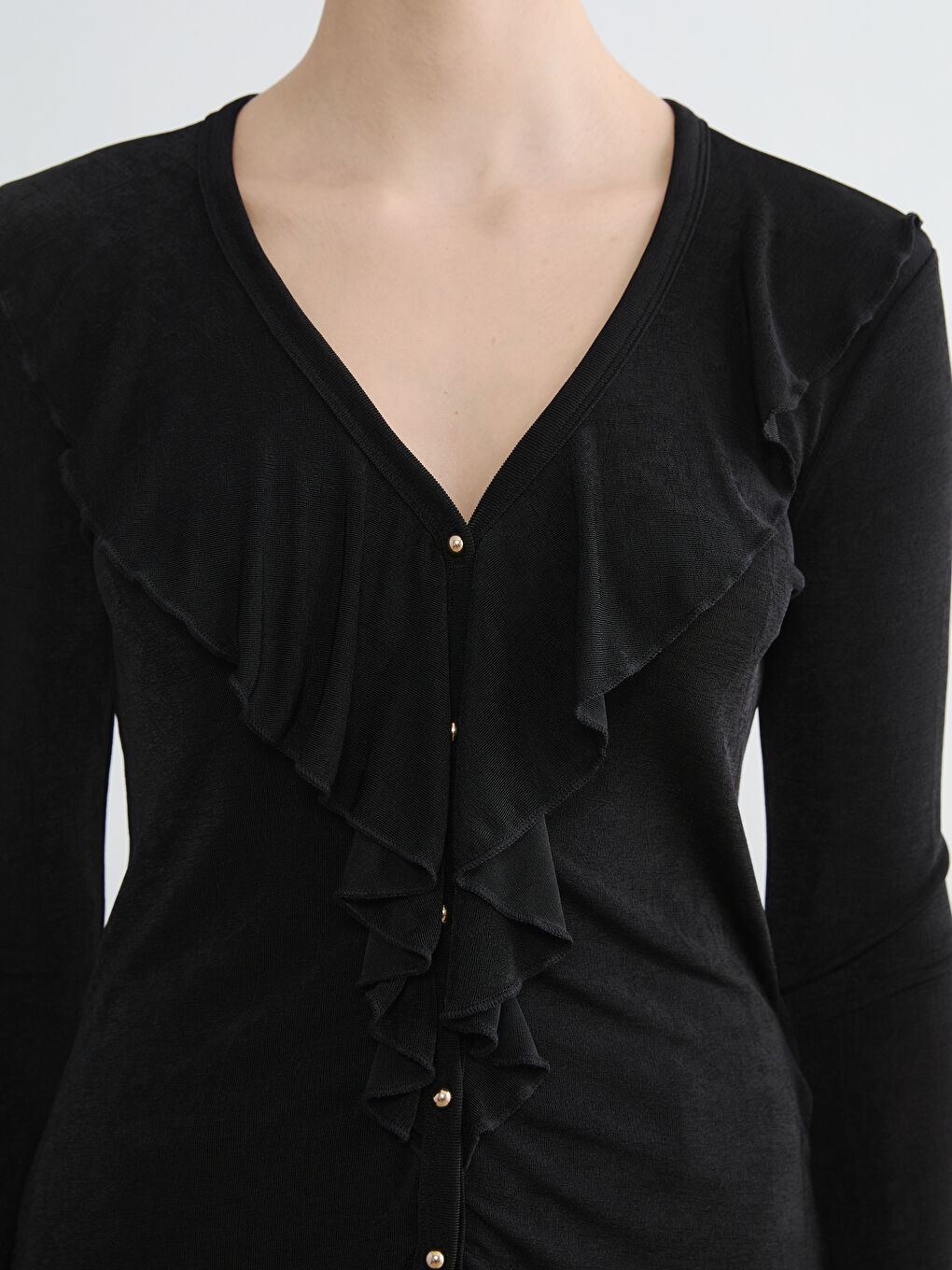 Siyah V Yaka Fırfırlı Kadın Hırka-2