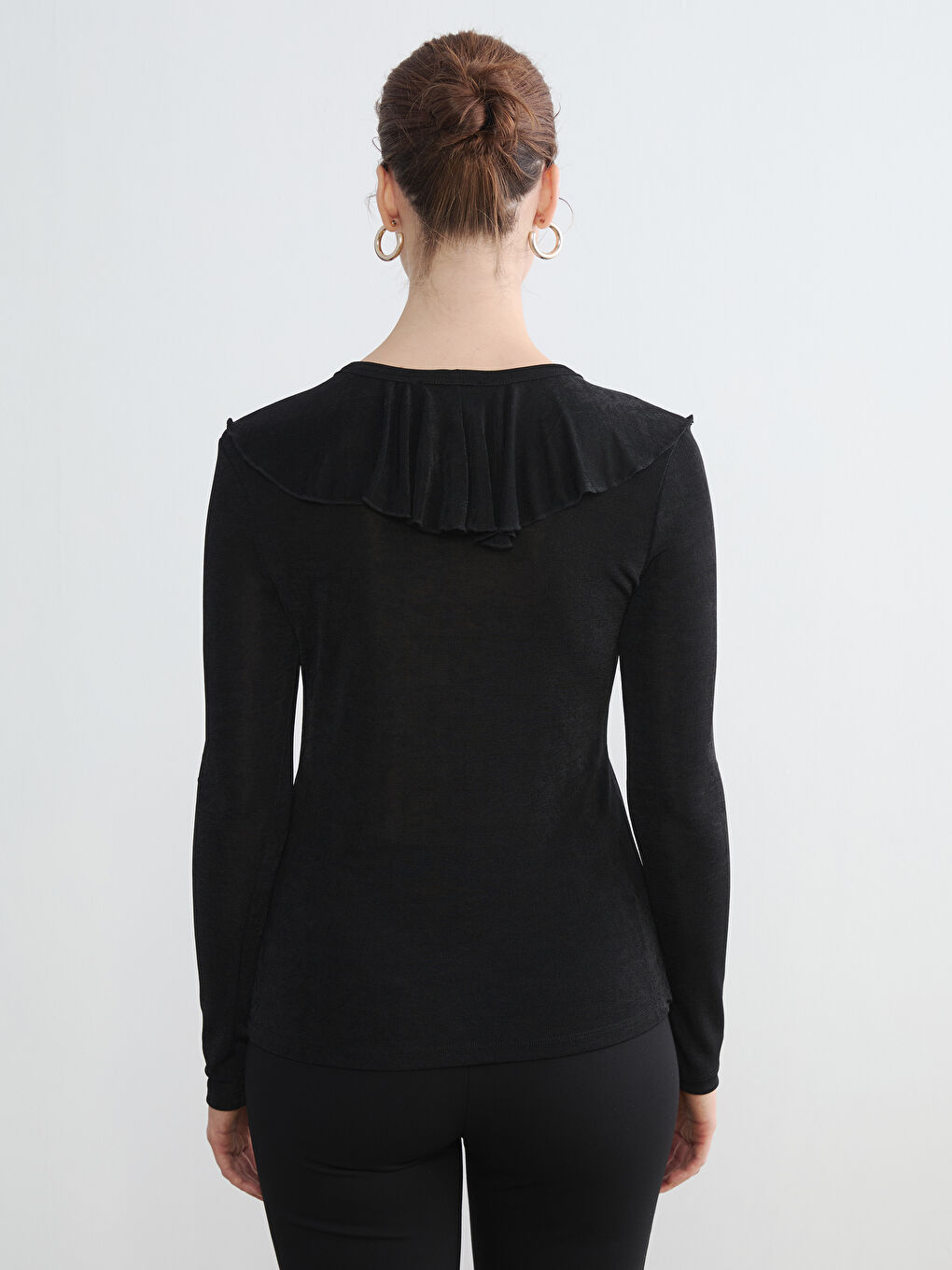Siyah V Yaka Fırfırlı Kadın Hırka-3