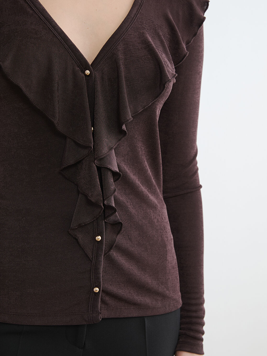 Kahverengi V Yaka Fırfırlı Kadın Hırka-2