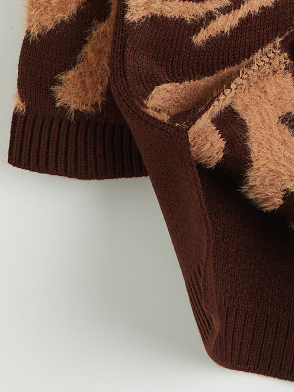 Kahverengi V Yaka Desenli Kadın Triko Hırka-5