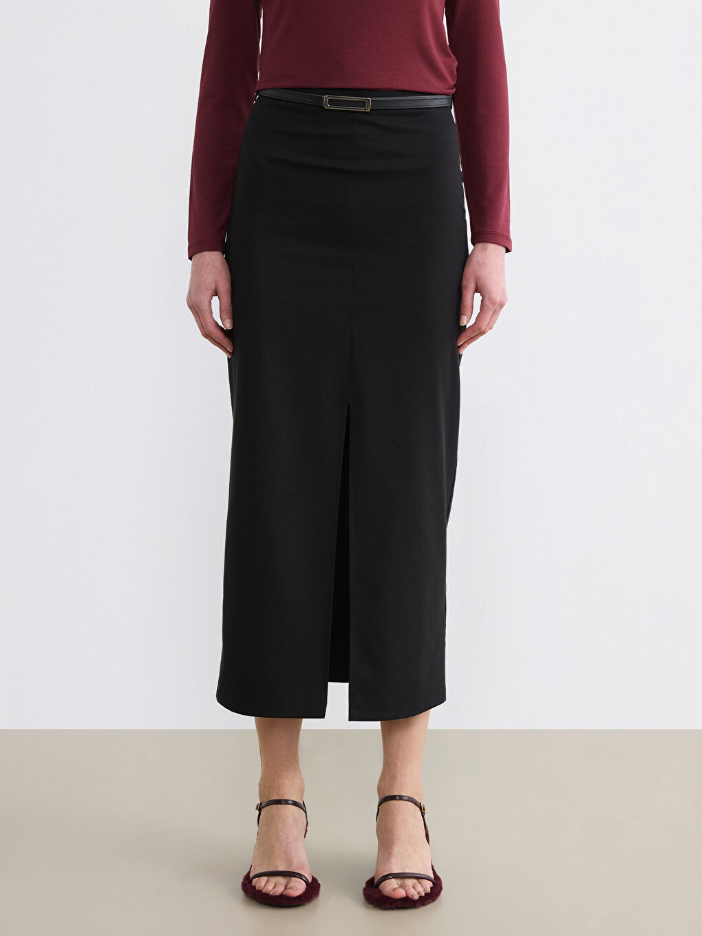 Siyah Beli Fermuarlı Kemerli Yırtmaçlı Etek-1