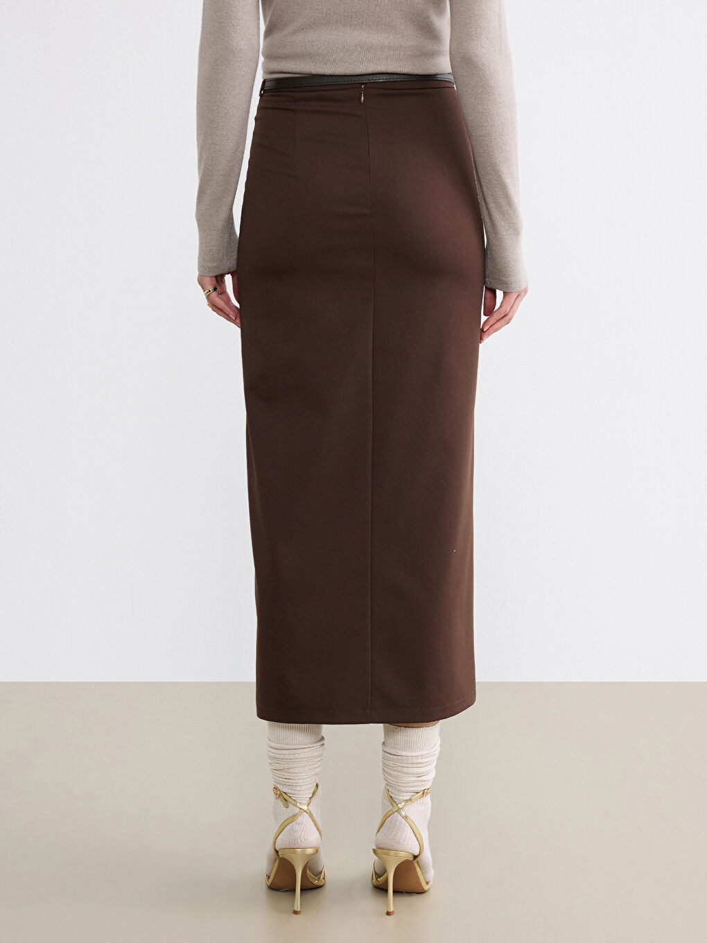 Kahverengi Beli Fermuarlı Kemerli Yırtmaçlı Etek-3