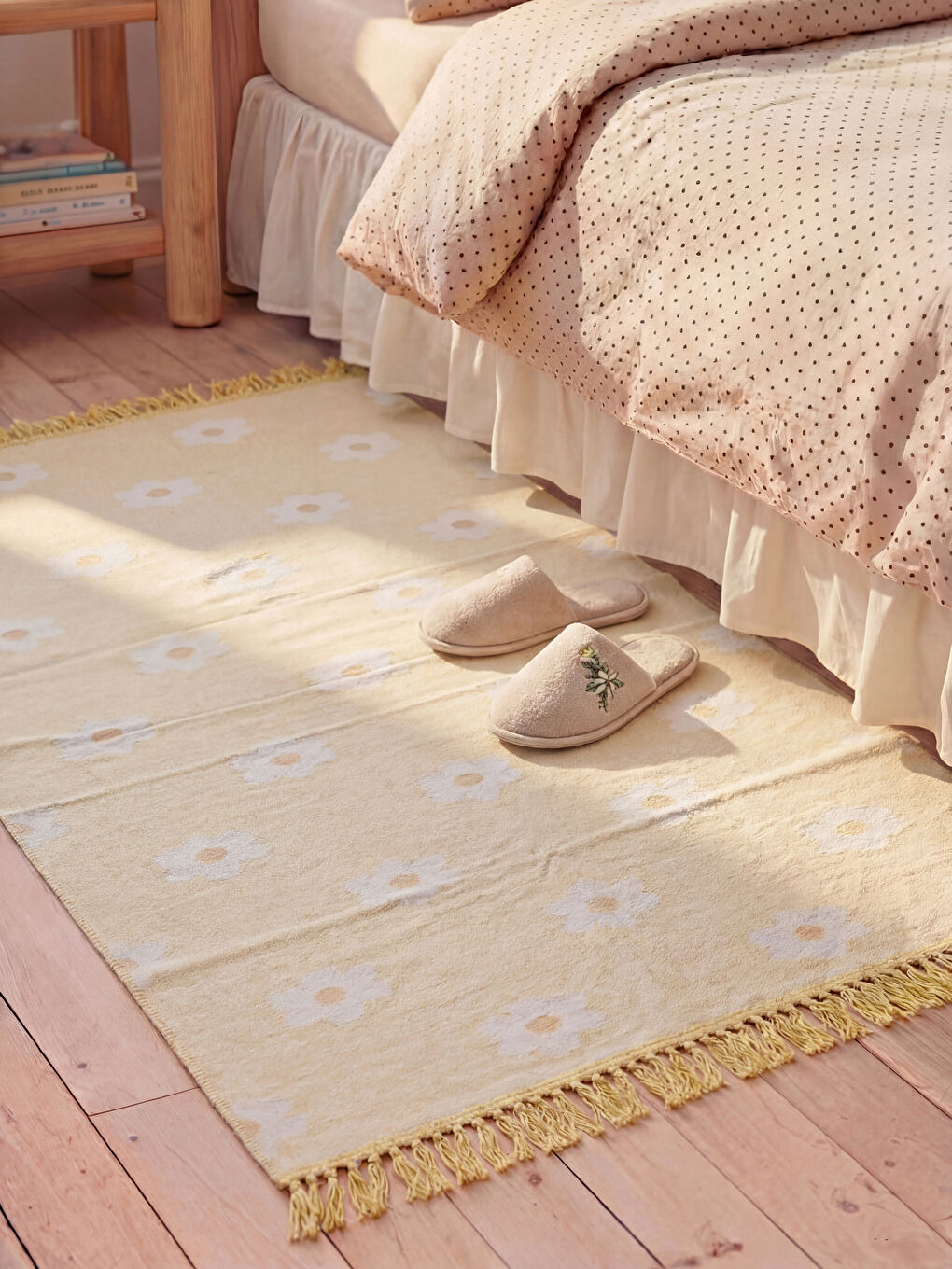 Sarı Çiçek Desenli Püsküllü Halı 80x150 cm-1