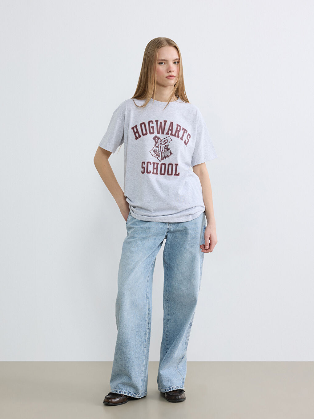 Gri Bisiklet Yaka Harry Potter Baskılı Kadın Tişört-1