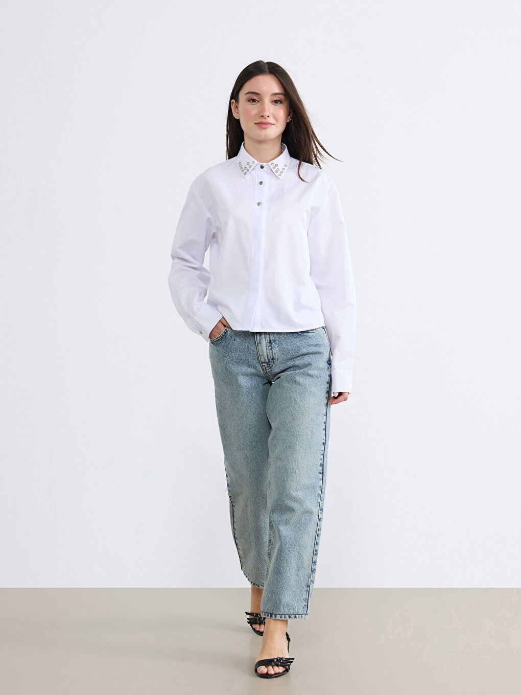 Beyaz Taşlı Kadın Gömlek-1