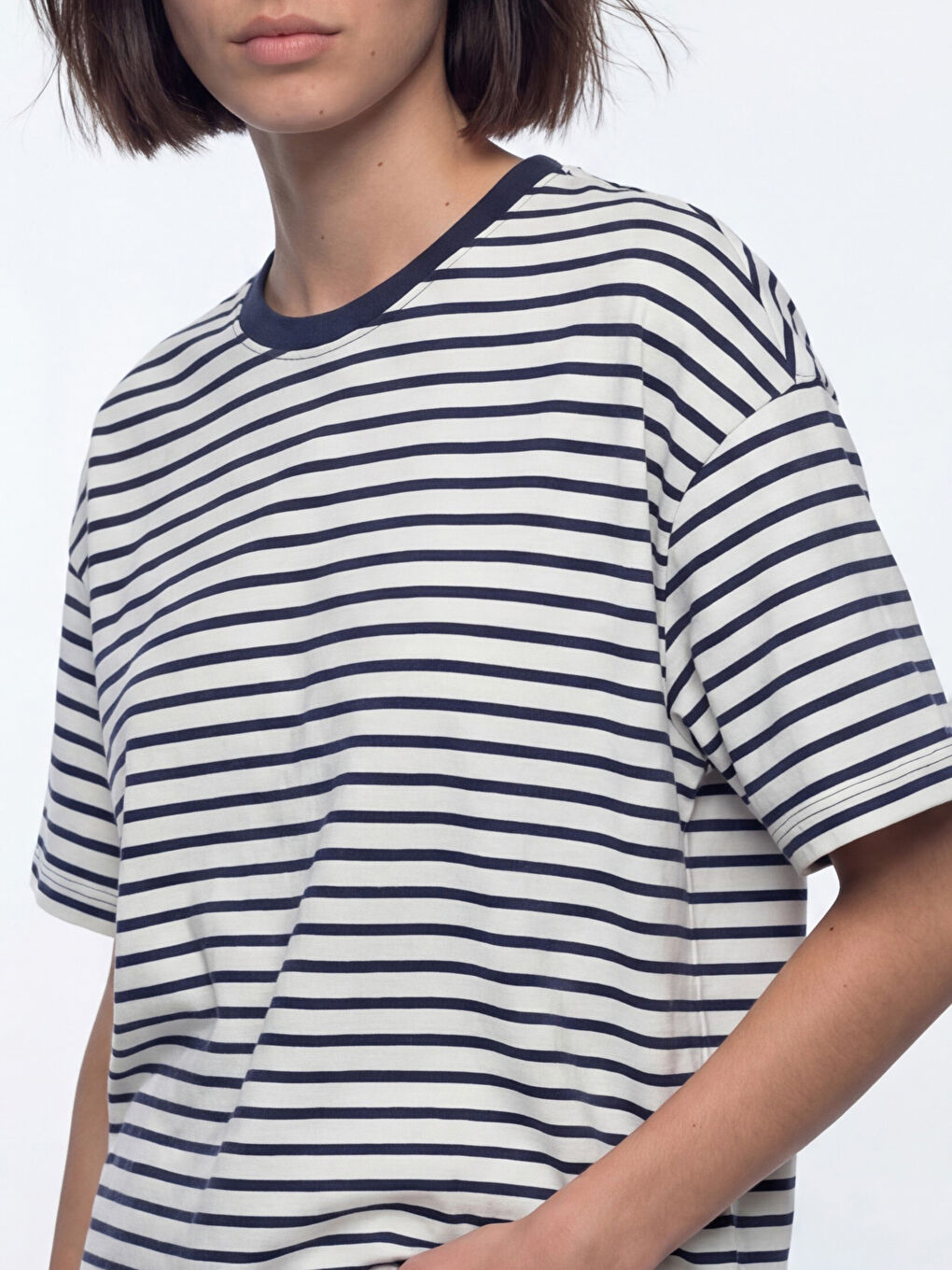 Lacivert Bisiklet Yaka Çizgili Oversize Kadın Tişört-2