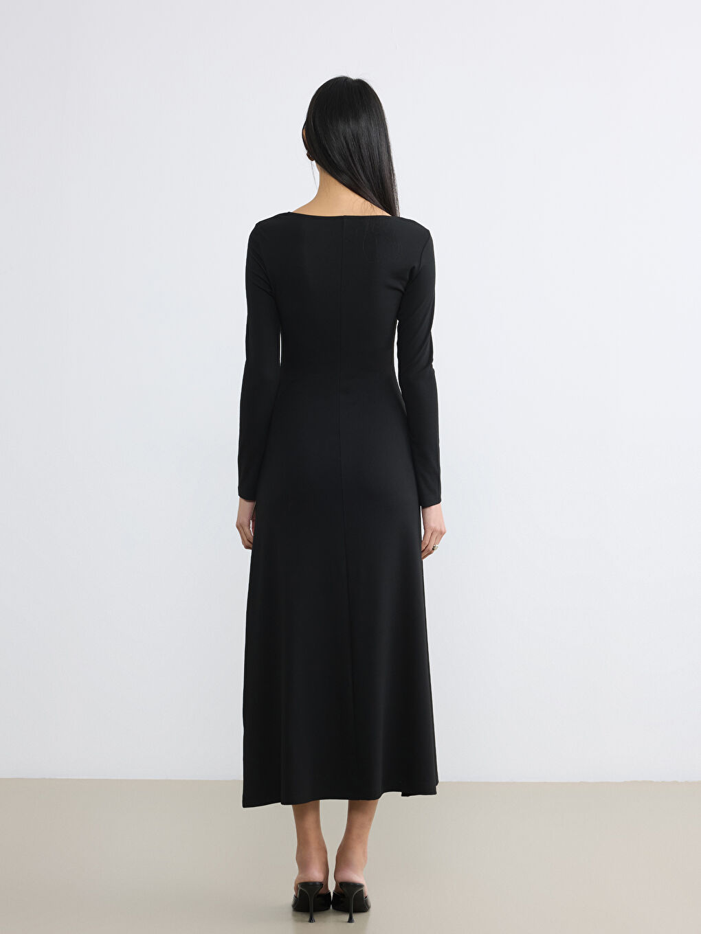 Siyah Kayık Yaka Büzgülü Elbise-3