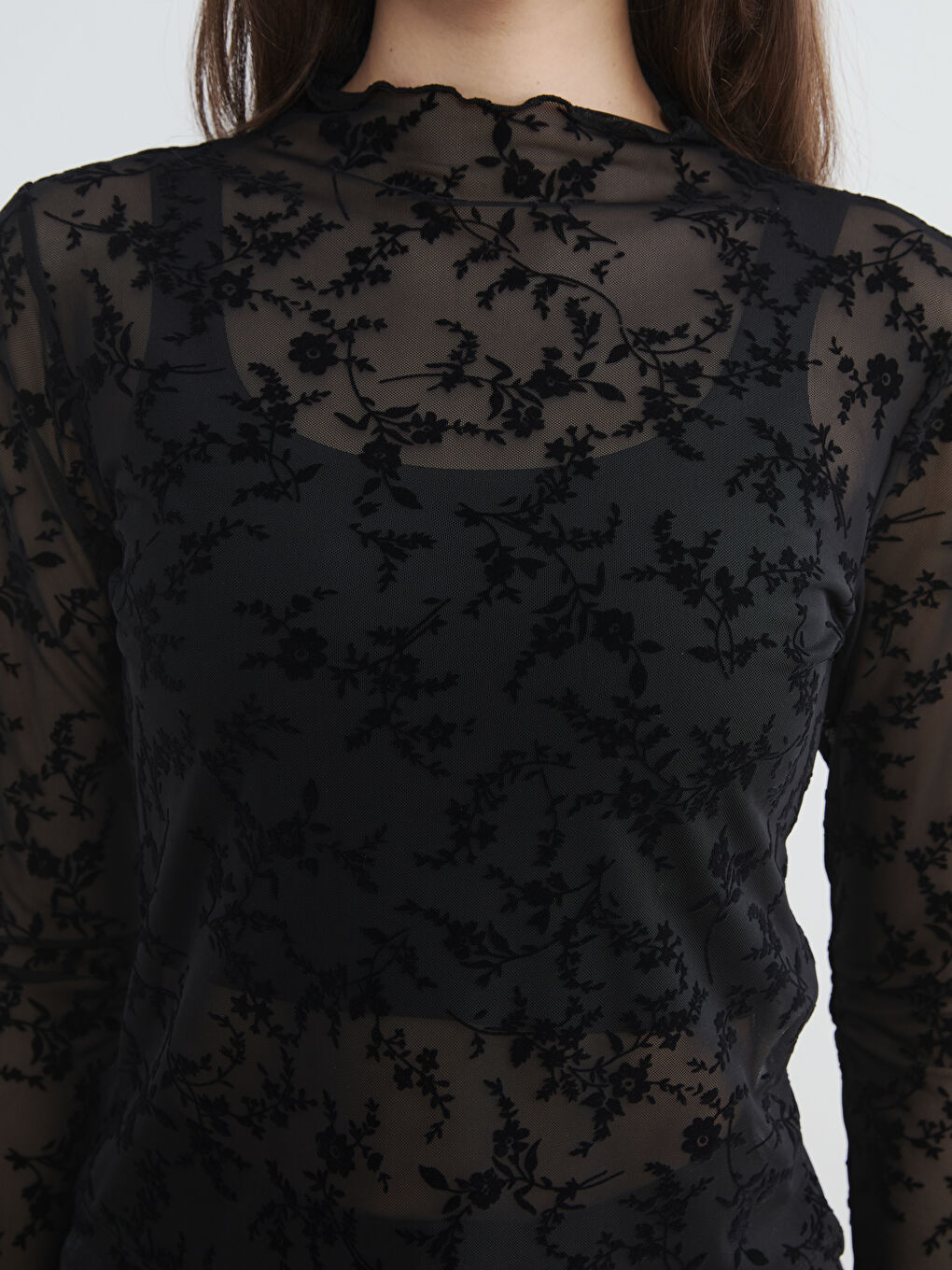 Siyah Dik Yaka Çiçekli Kadın Body-2