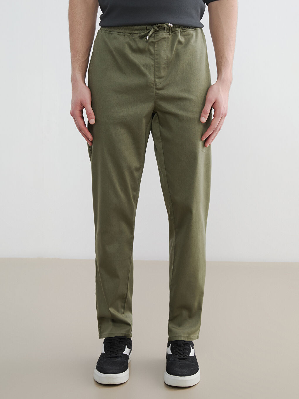 بنطلون رجالي بقصة رفيعة وخصر مرن-1