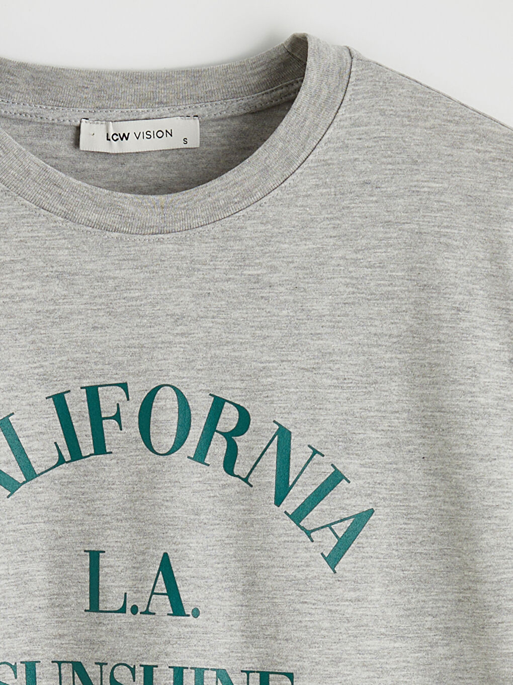 Gri Bisiklet Yaka California Baskılı Kadın Tişört-1