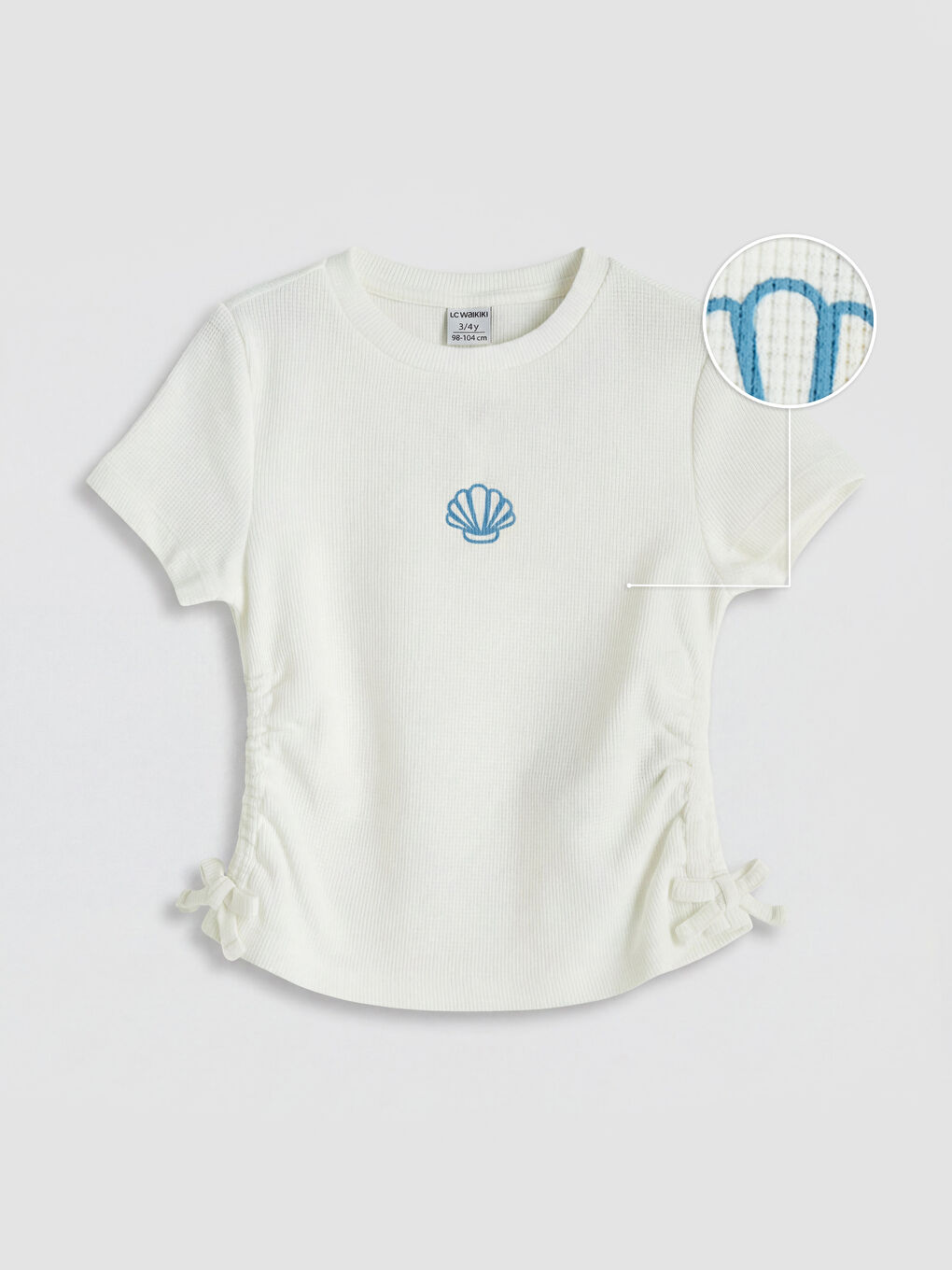 تي شيرت بناتي مكشكش بياقة دائرية