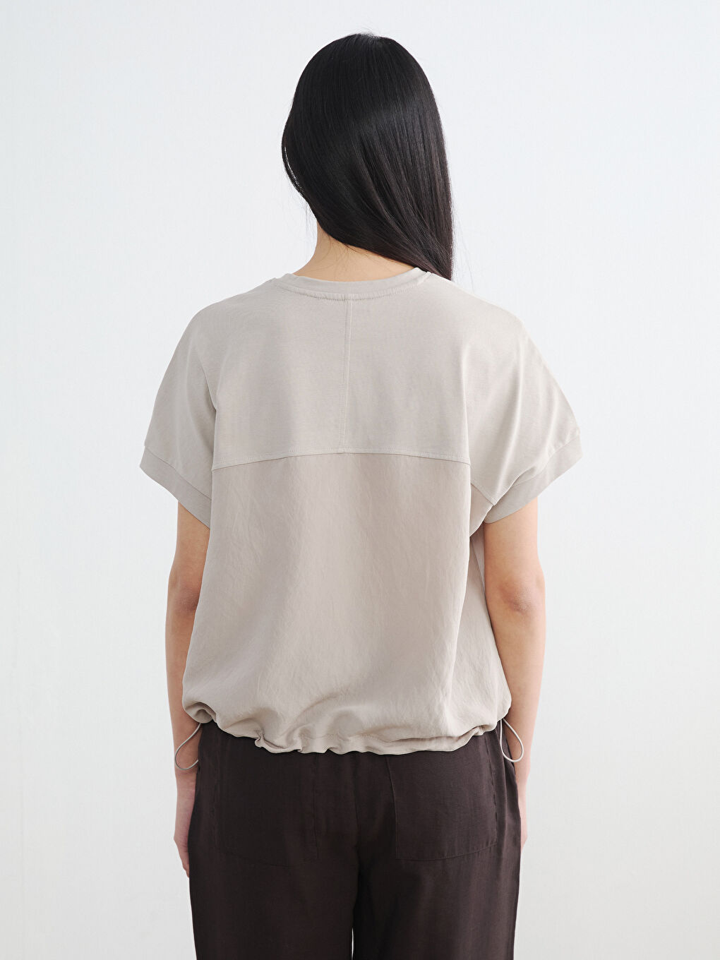 Gri Bisiklet Yaka Renk Bloklu Oversize Kadın Tişört-3