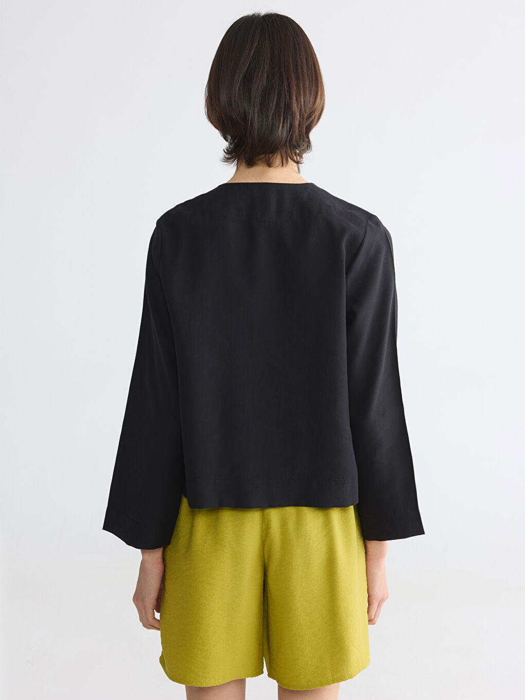 Siyah V Yaka Modal Karışımlı Bluz-3