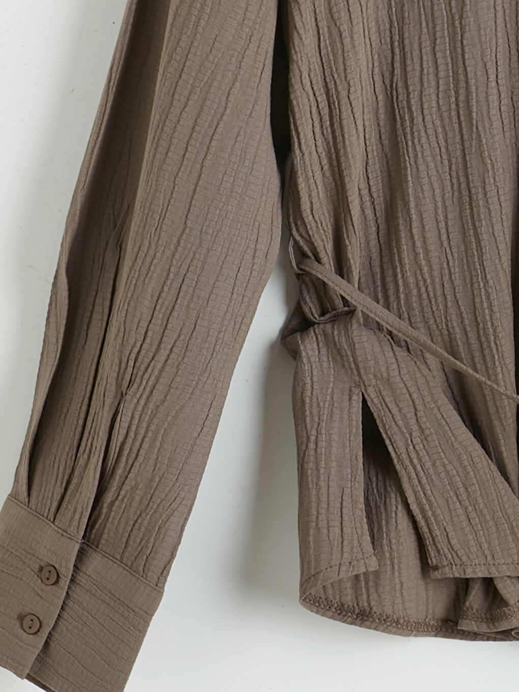 Kahverengi Kuşaklı Kadın Gofre Gömlek-2