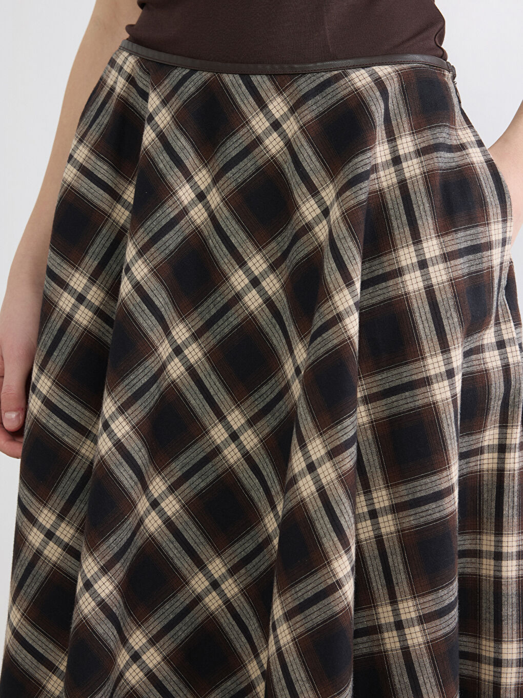High Waisted Plaid Flared Skirt with Zipper-2