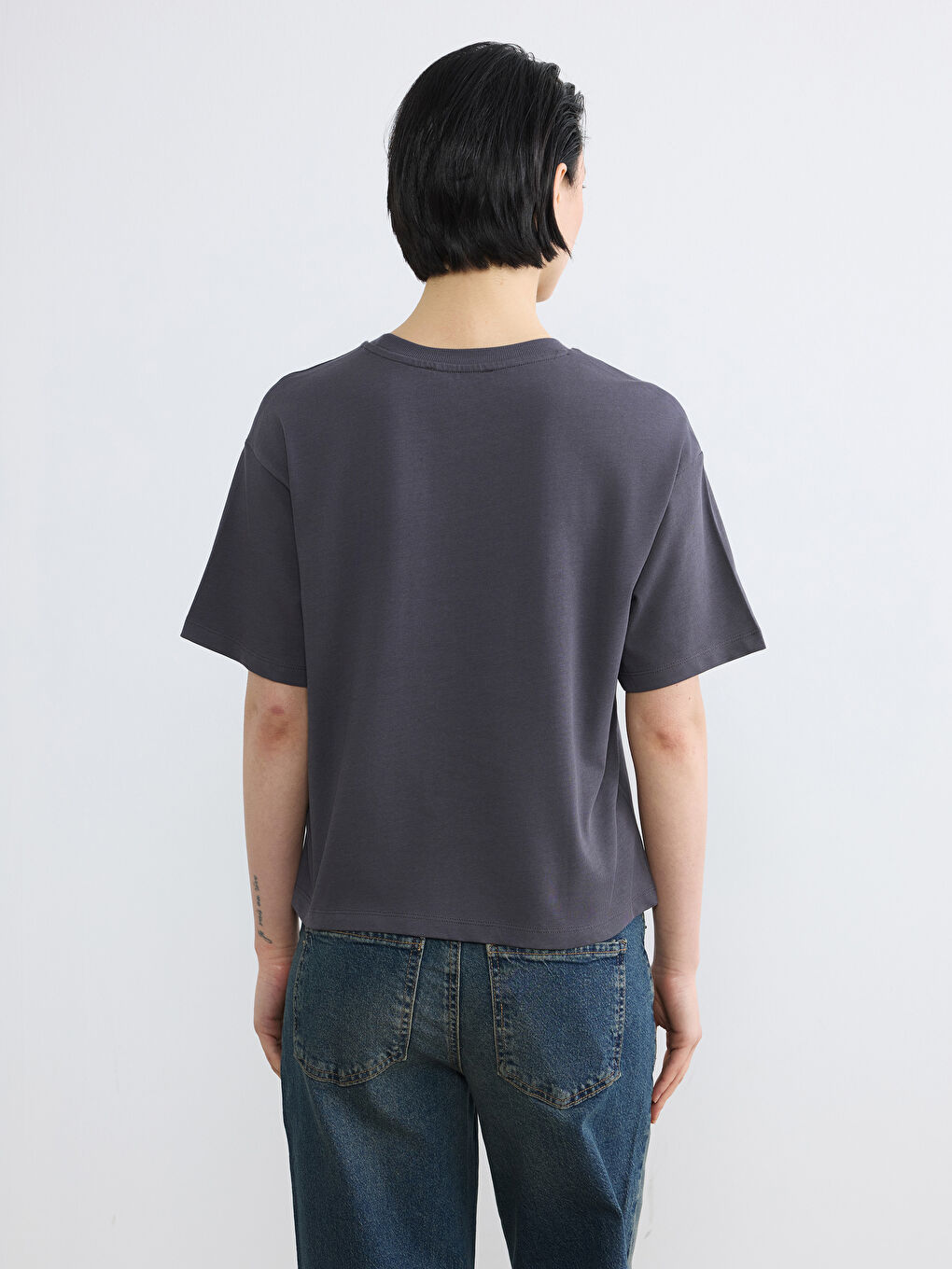 Antrasit Bisiklet Yaka Taşlı Kadın Tişört-3