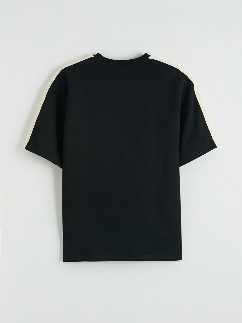 Siyah Bisiklet Yaka Şeritli Baskılı Erkek Tişört-2