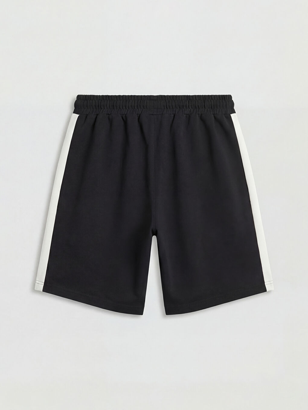 Siyah Standart Kalıp Baskılı Erkek Şort-1