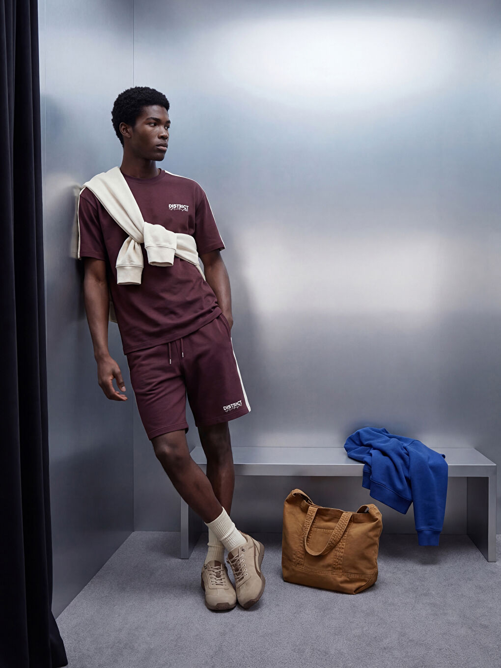 Mürdüm Standart Kalıp Baskılı Erkek Şort