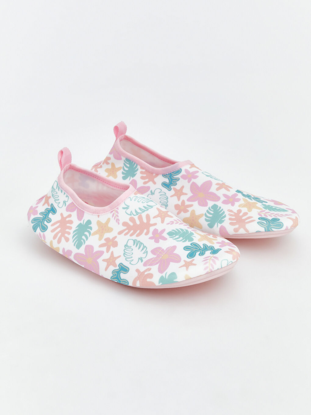 Beyaz Çiçek ve Yaprak Desenli Kız Çocuk Deniz Ayakkabısı