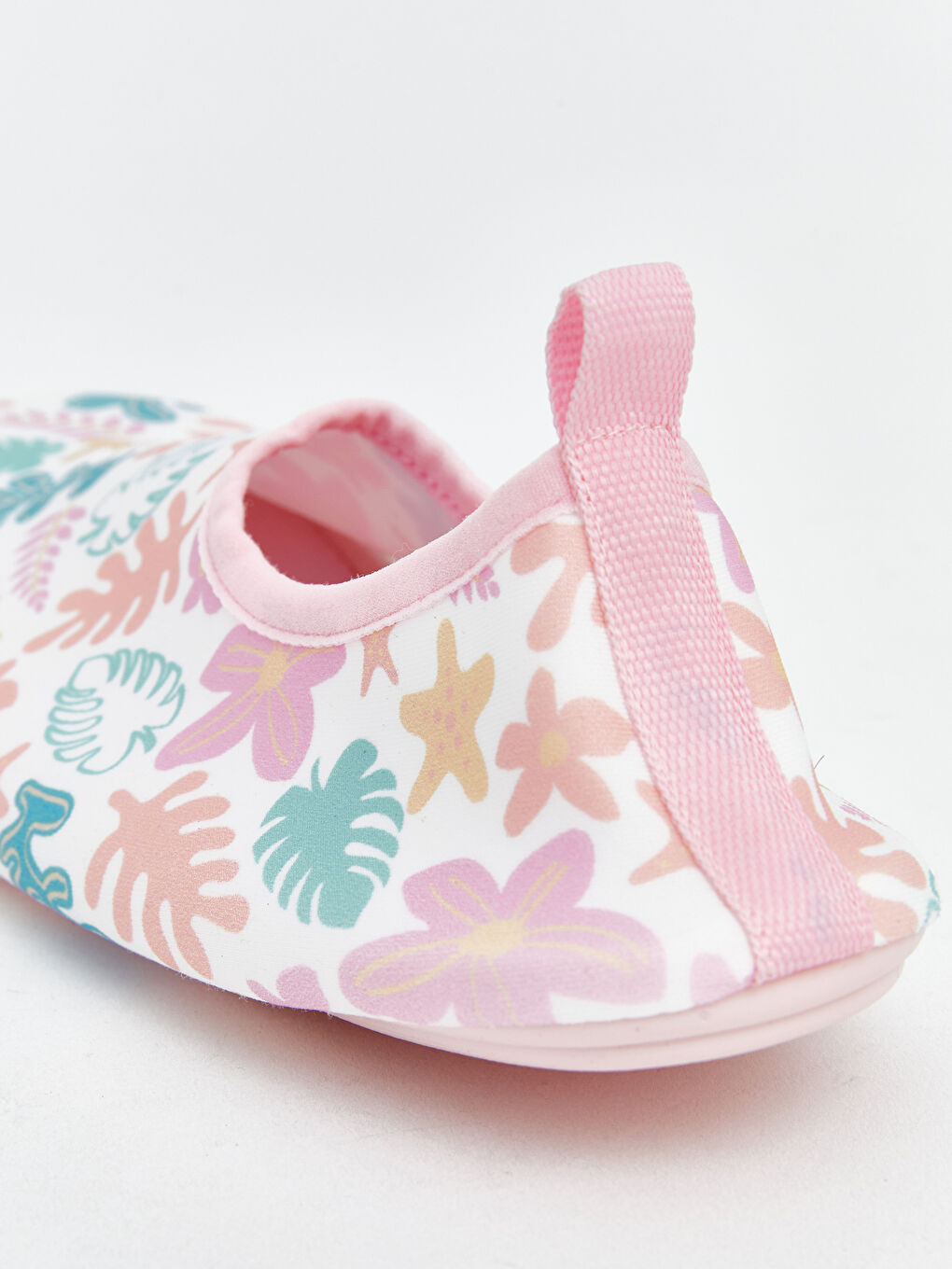 Beyaz Çiçek ve Yaprak Desenli Kız Çocuk Deniz Ayakkabısı-4