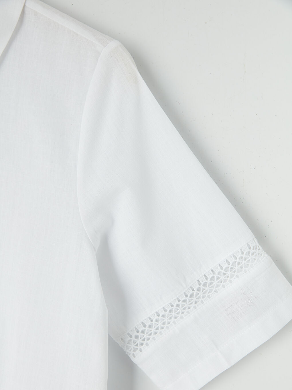 Beyaz Dantel Detaylı Kadın Gömlek-2