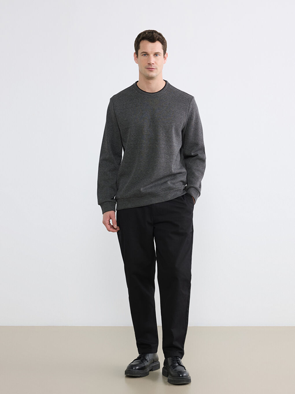 Siyah Bisiklet Yaka Erkek Sweatshirt-1