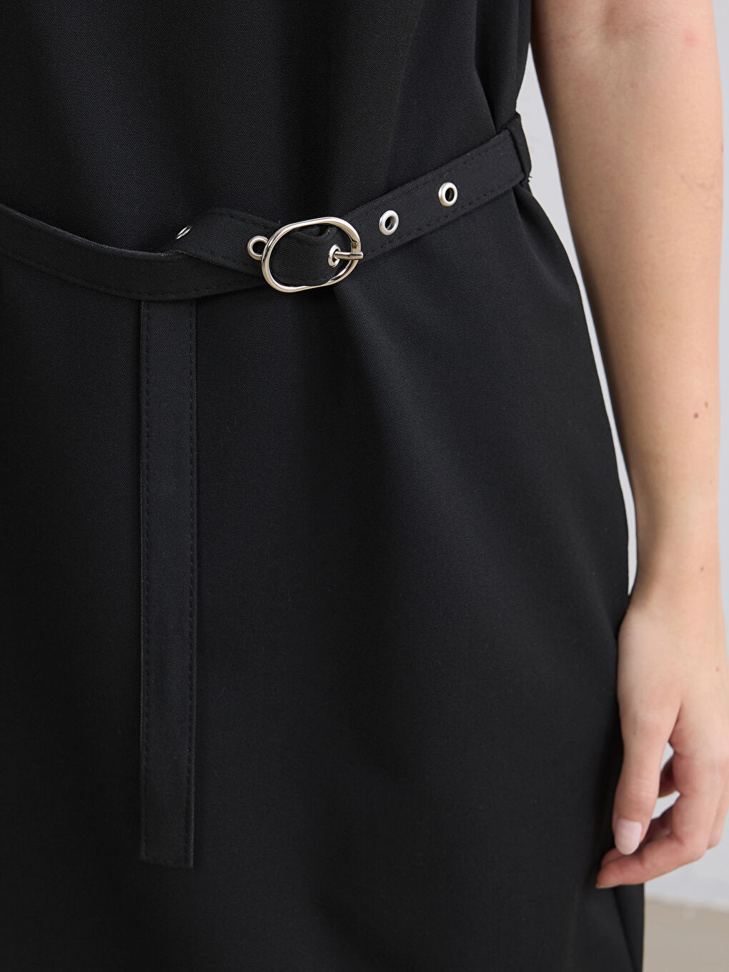 Siyah Petite Bisiklet Yaka Kemerli Mini Elbise-2