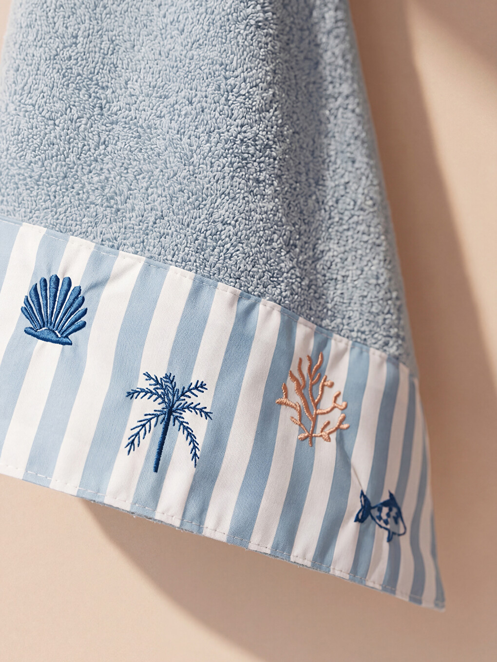 Oyster Embroidered Cotton Hand Towel 50x80 cm-1