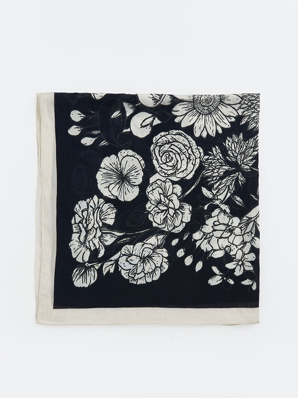 Siyah Çiçek Desenli Kadın Eşarp-1