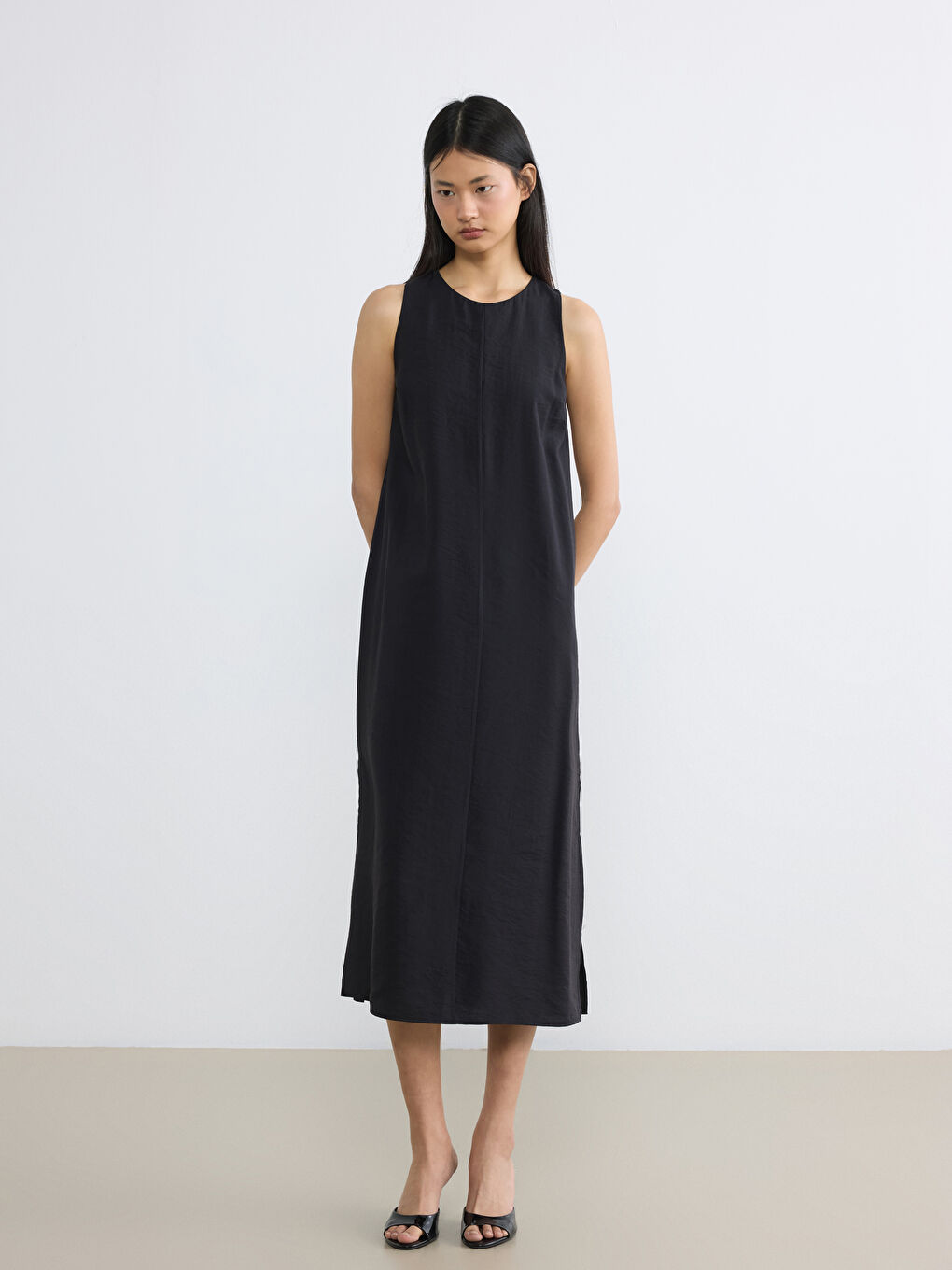 Siyah Bisiklet Yaka Modal Karışımlı Elbise