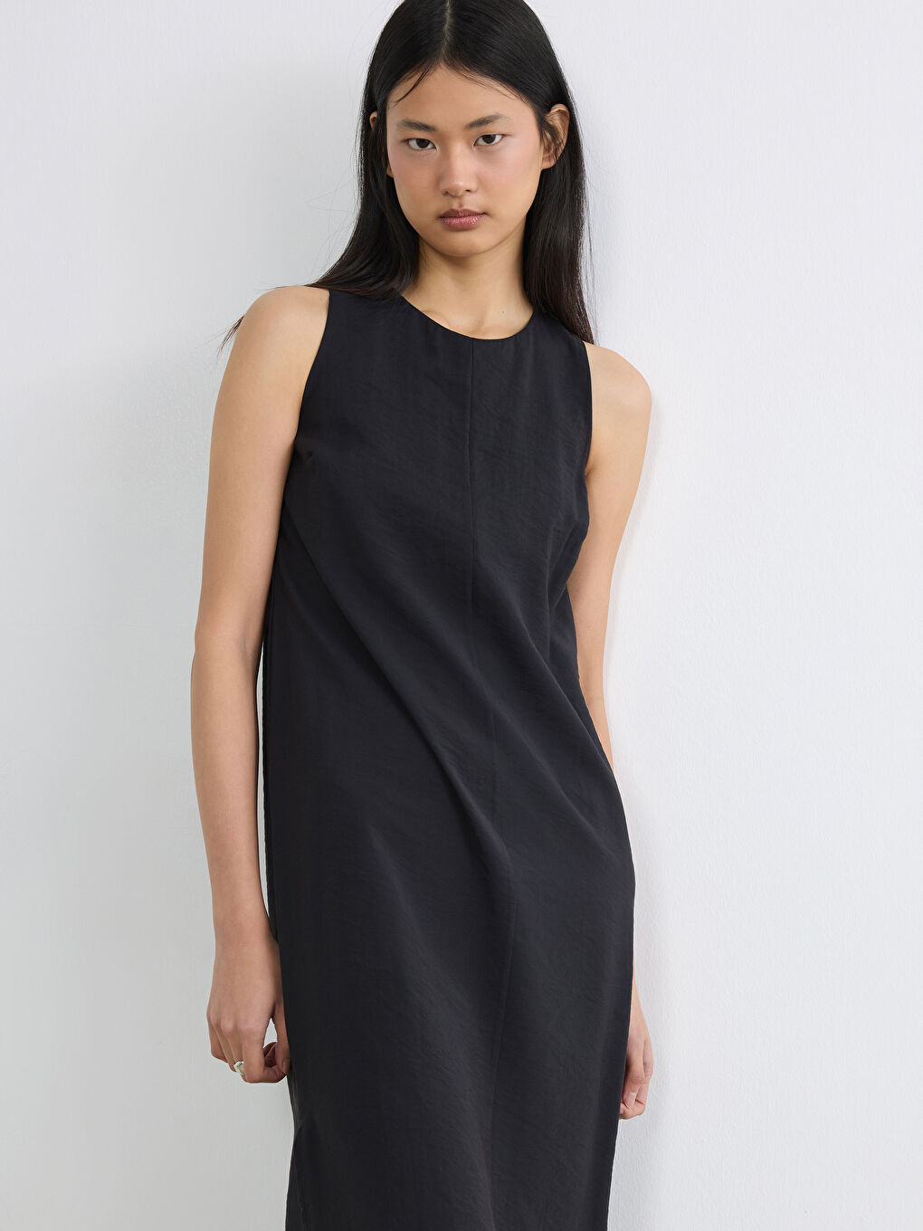 Siyah Bisiklet Yaka Modal Karışımlı Elbise-1