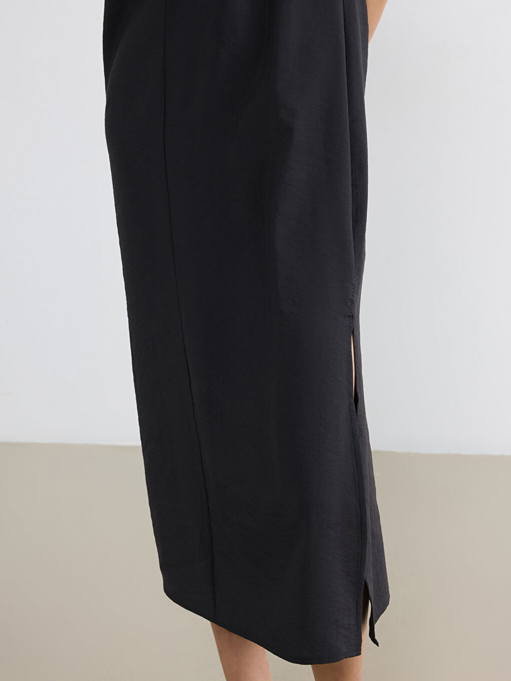 Siyah Bisiklet Yaka Modal Karışımlı Elbise-2