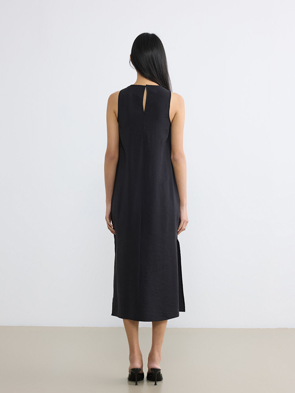 Siyah Bisiklet Yaka Modal Karışımlı Elbise-3