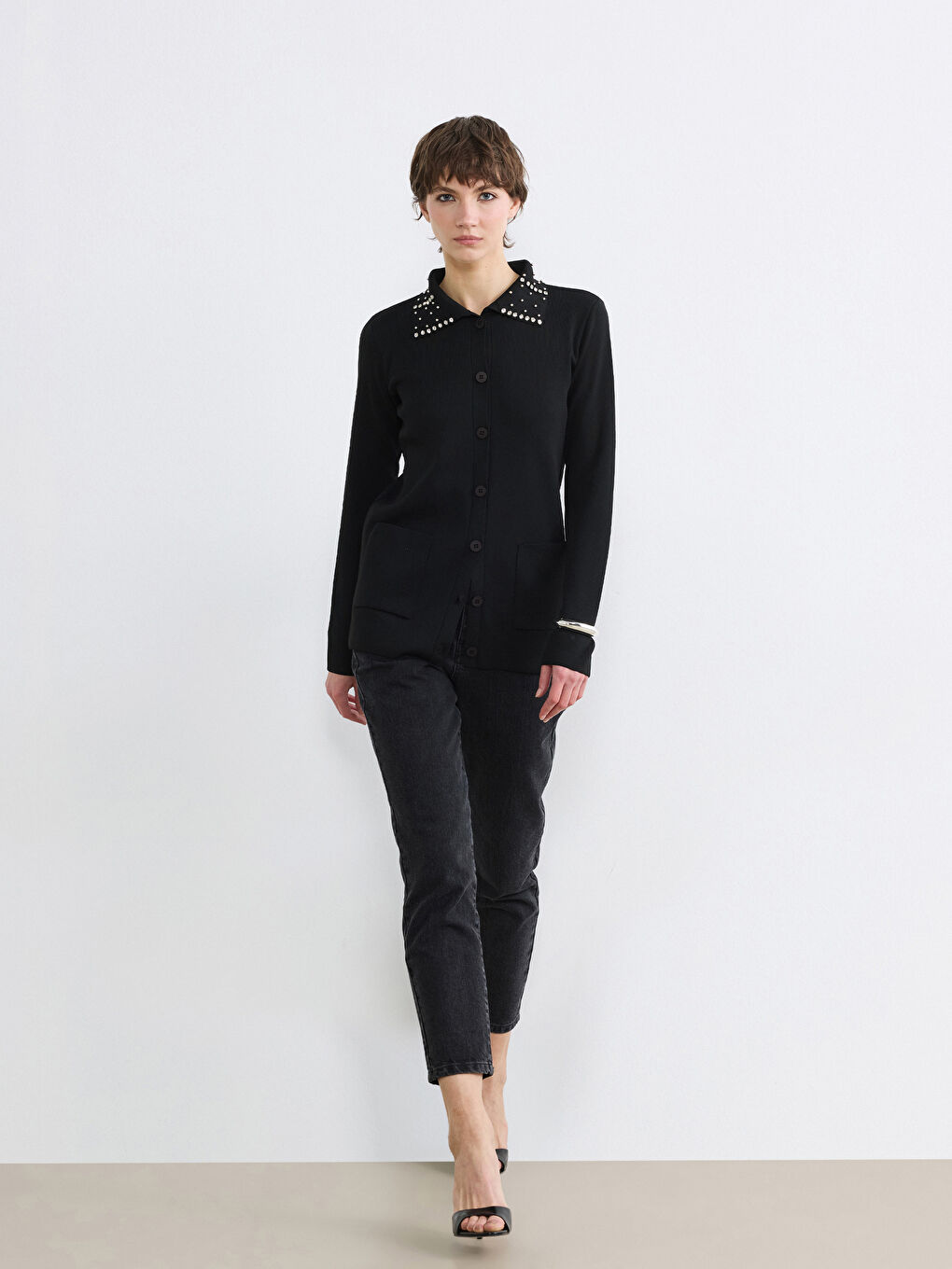 Siyah Polo Yaka Taş İşlemeli Kadın Triko Hırka-1