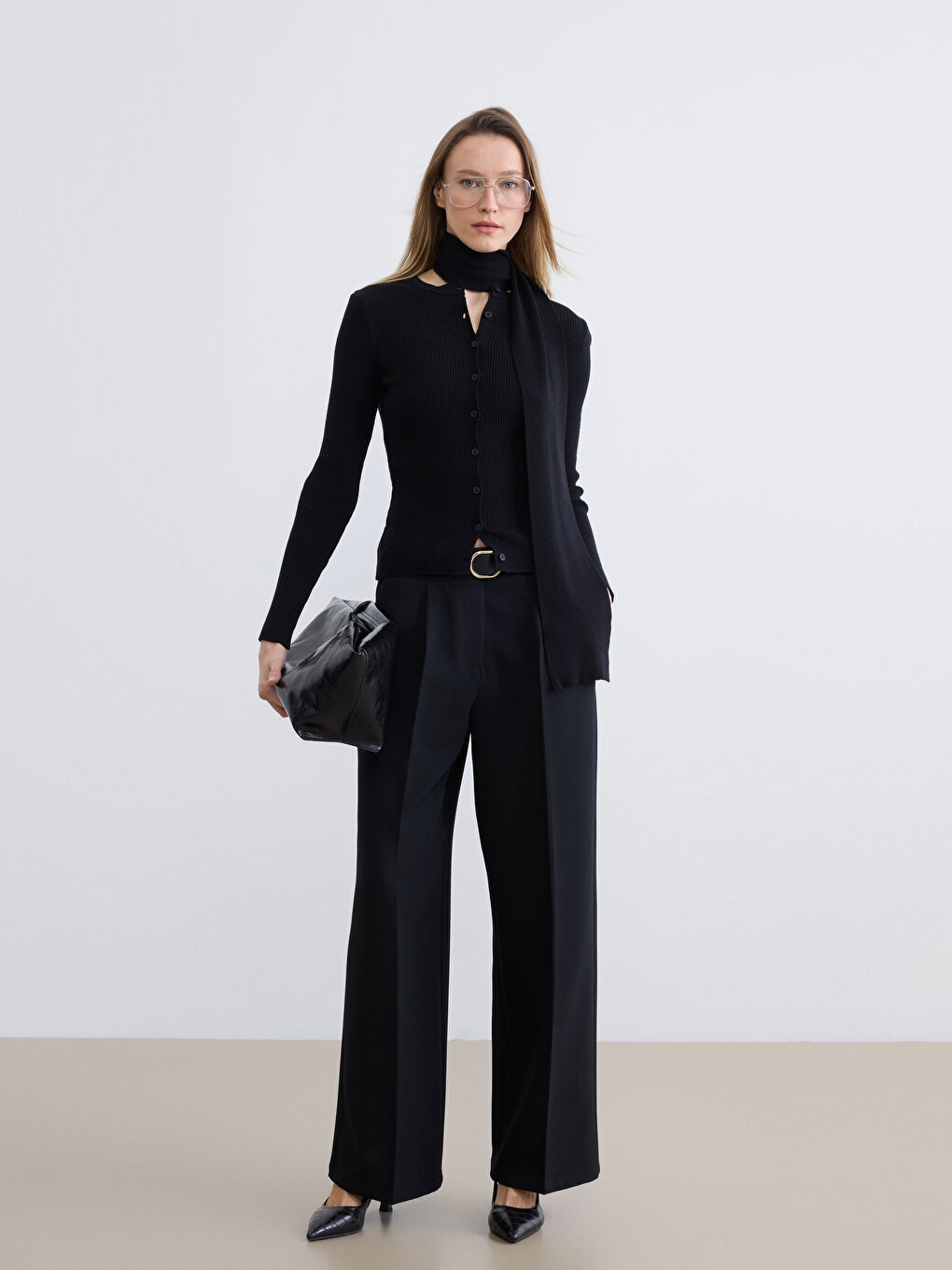 Siyah Beli Kemerli Kadın Pileli Kumaş Pantolon