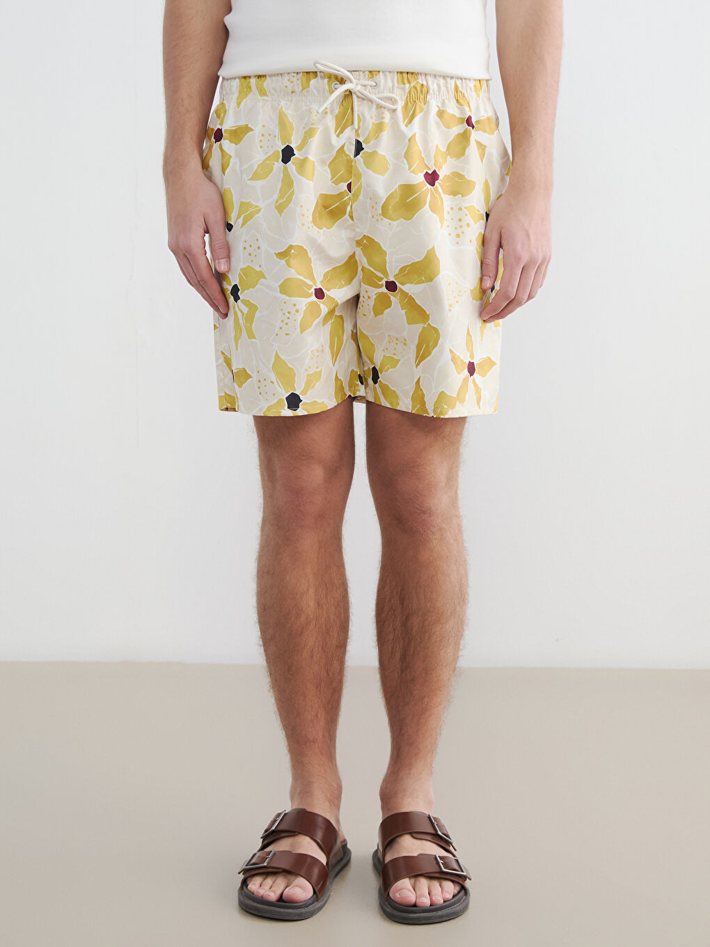 Sarı Kısa Boy Desenli Erkek Deniz Şortu-1