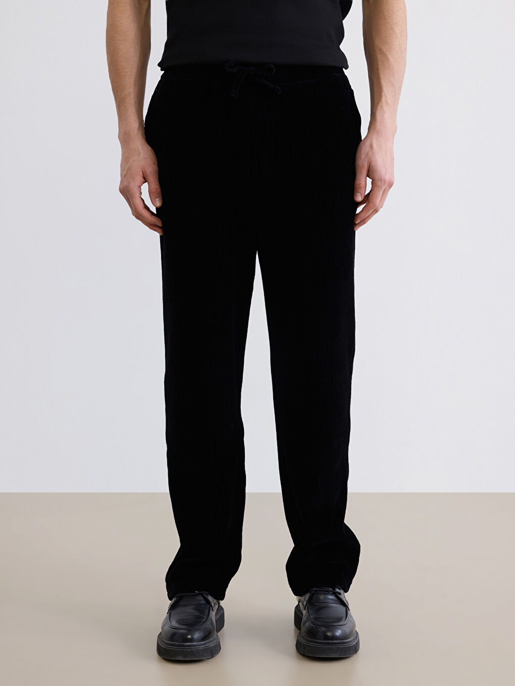 Siyah Rahat Kalıp Erkek Eşofman Altı-1