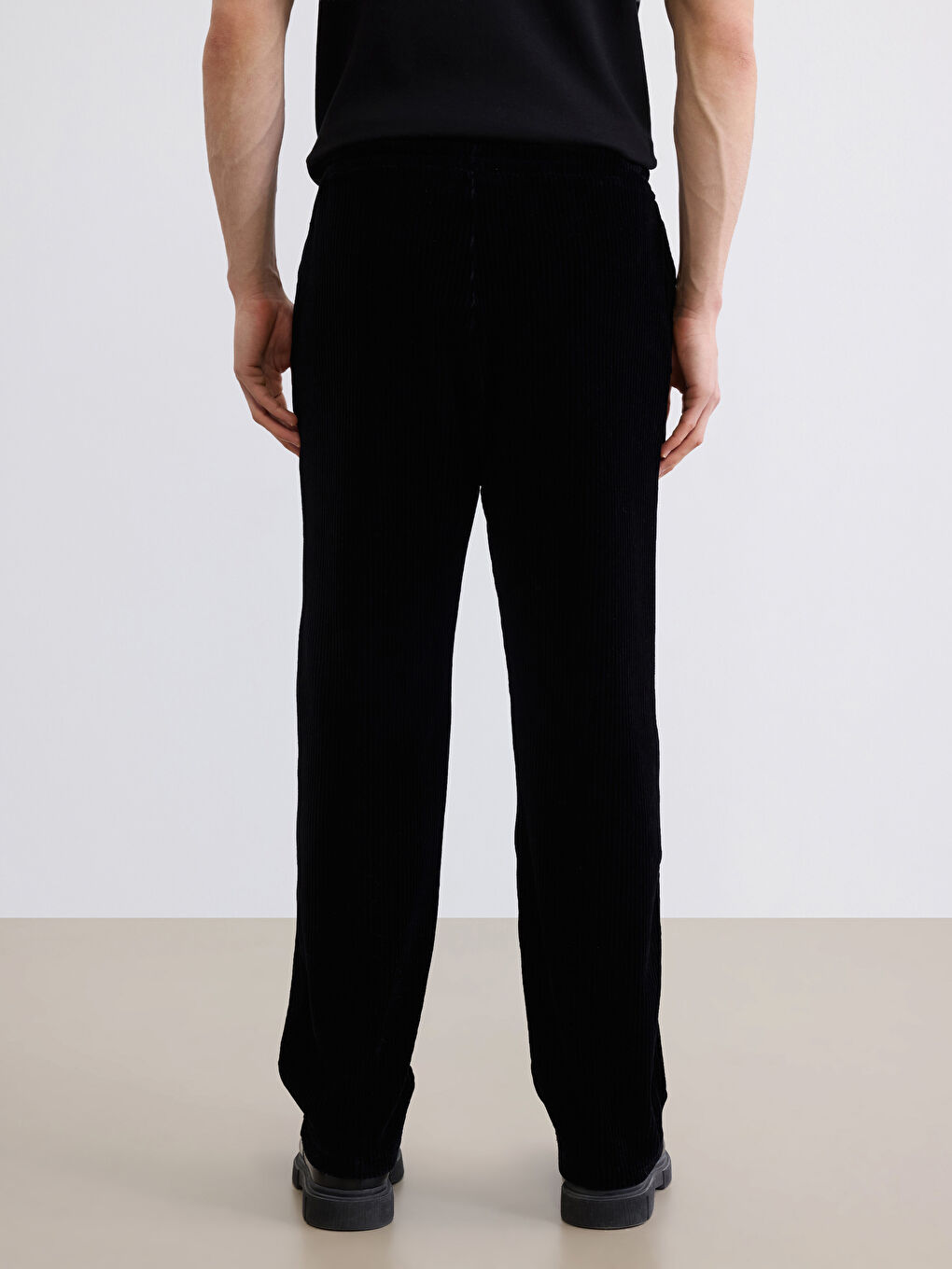 Siyah Rahat Kalıp Erkek Eşofman Altı-3