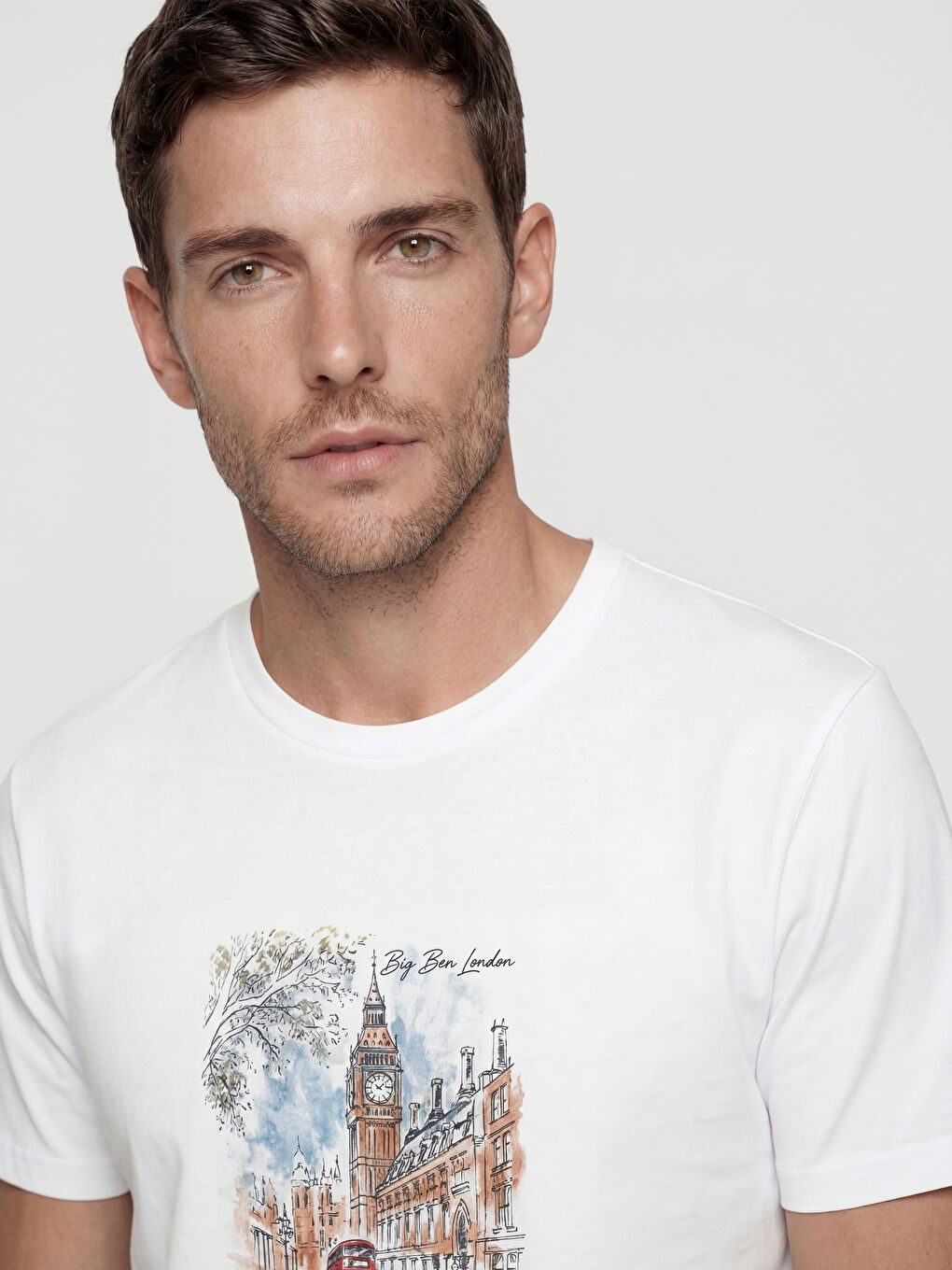 Beyaz  Bisiklet Yaka London Baskılı Erkek Tişört-2