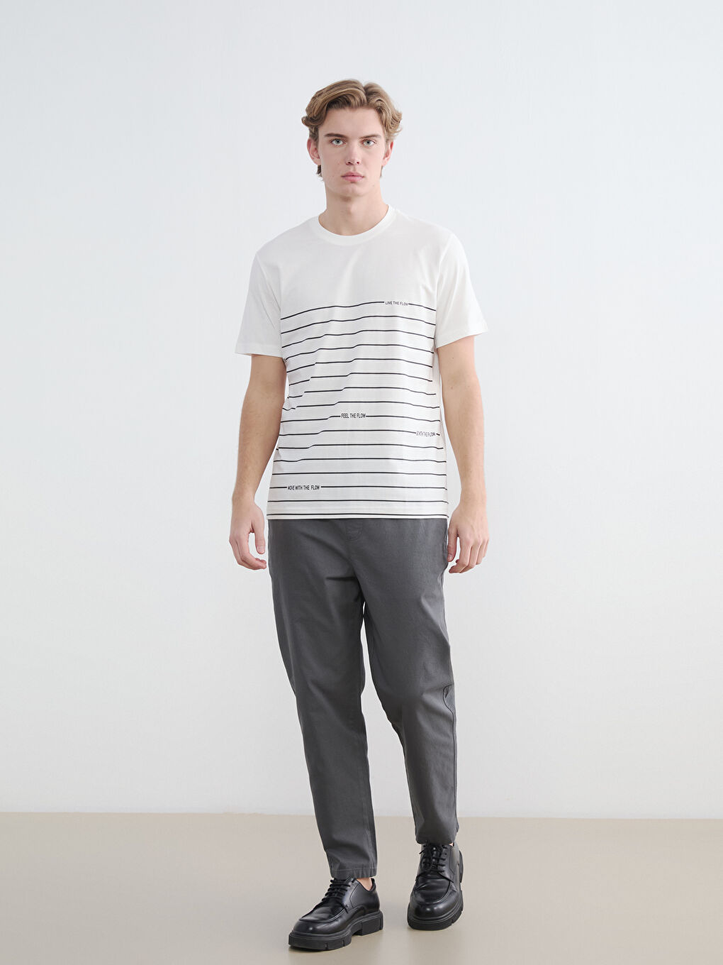 Ekru Bisiklet Yaka Çizgili Penye Erkek Tişört-1